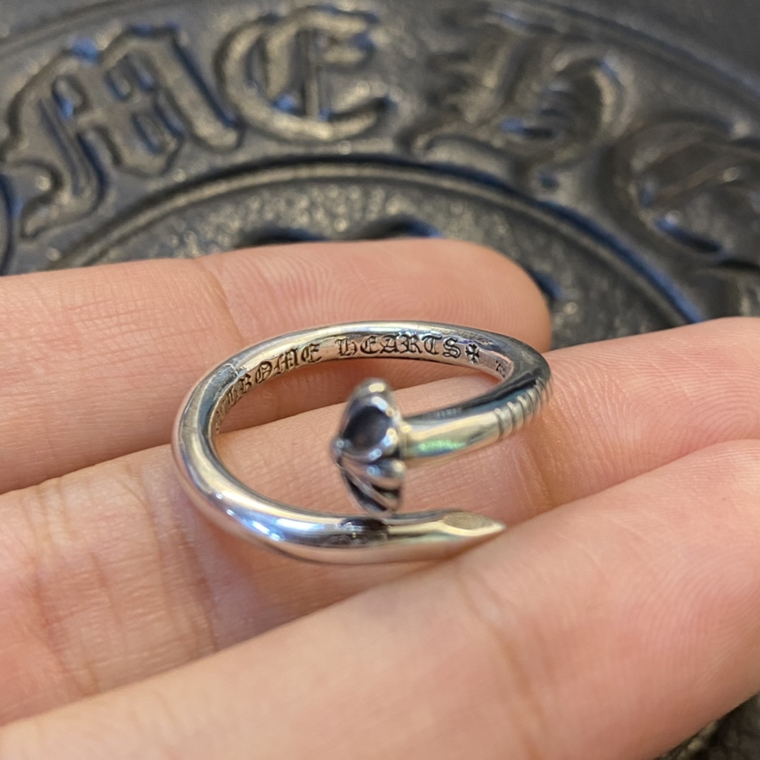 𝐂𝐡𝐫𝐨𝐦𝐞 𝐡𝐞𝐚𝐫𝐭𝐬 Nail RingTwo styles available: floral head nail and flat head nail925 sterling silver with an antique finish. Original purchase and redesigned.Chance of passing a Y-version. Easily save 2000.