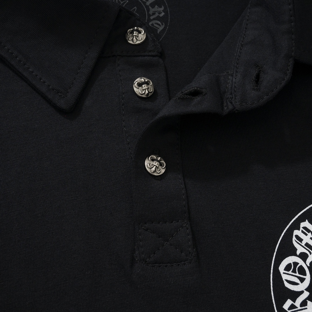 CH Chrome Hearts 24SS Horseshoe Print Polo ShirtMade from custom-woven and dyed 220g pure cotton, soft and comfortable to the touch, very skin-friendly, versatile and simple. The collar and chest print uses imported ink for 3D printing with consist