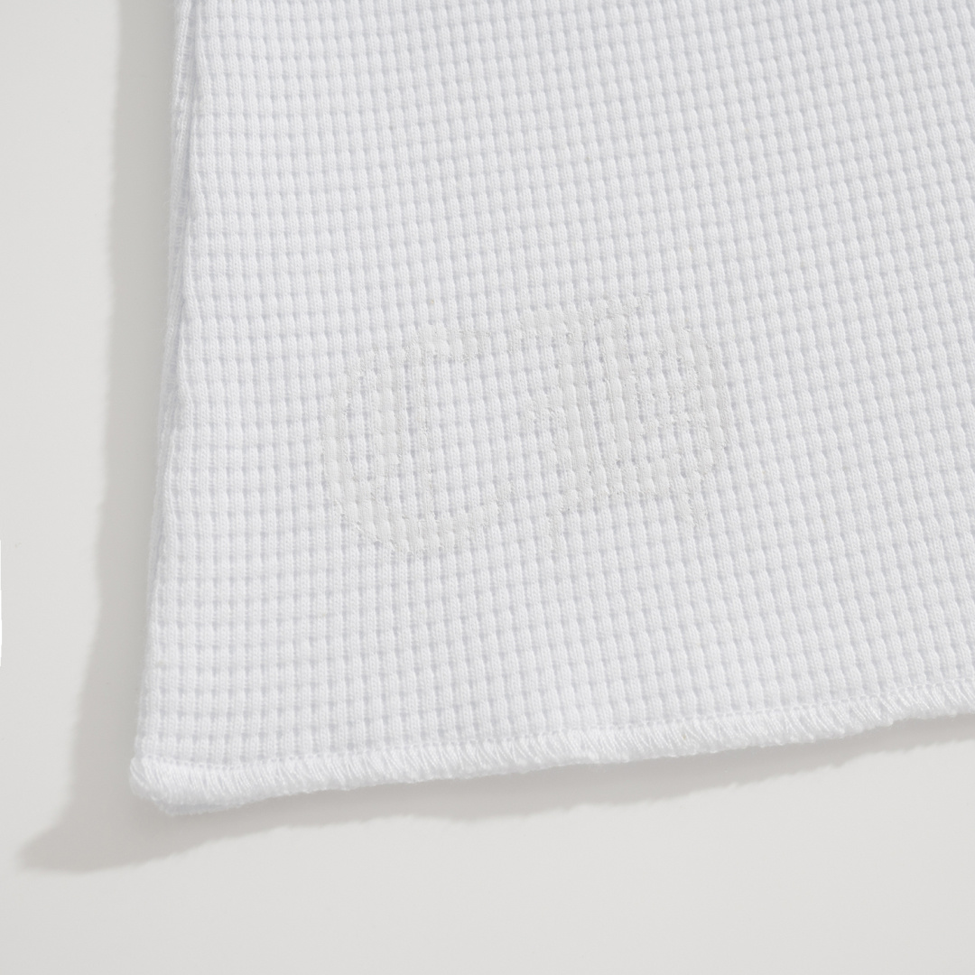 Chrome Hearts 2025 Spring/Summer Waffle Long-Sleeve T-ShirtA perfect blend of classic and innovative design, showcasing individuality with Chrome Hearts' iconic Sanskrit logo. Sizes S, M, L