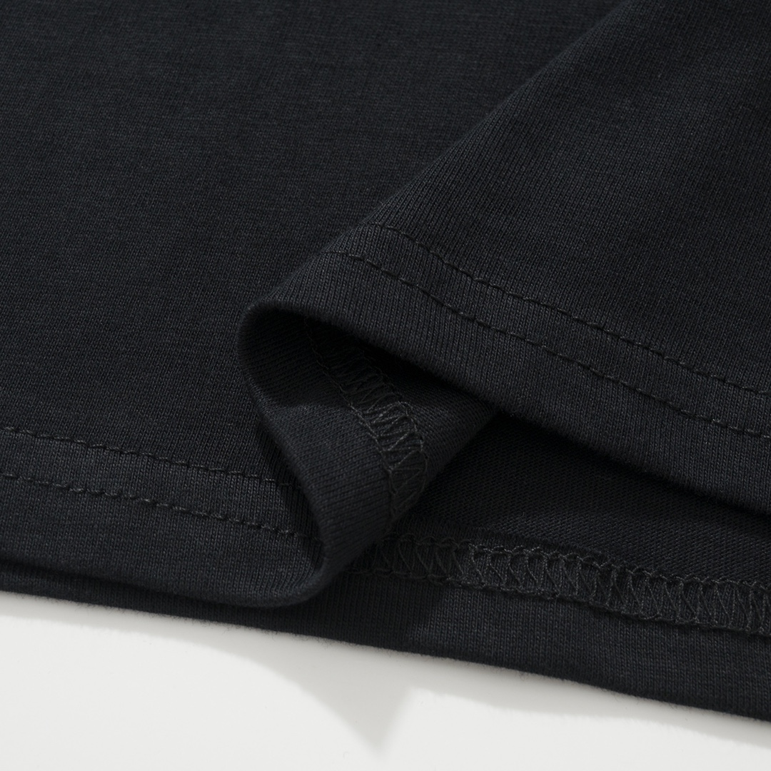 CH Chrome Hearts 24SS Sanskrit Print Polo ShirtMade from custom-woven and dyed 220g pure cotton, soft and comfortable to the touch, very skin-friendly, versatile and simple. The collar and chest prints use imported ink for 3D printing with consiste