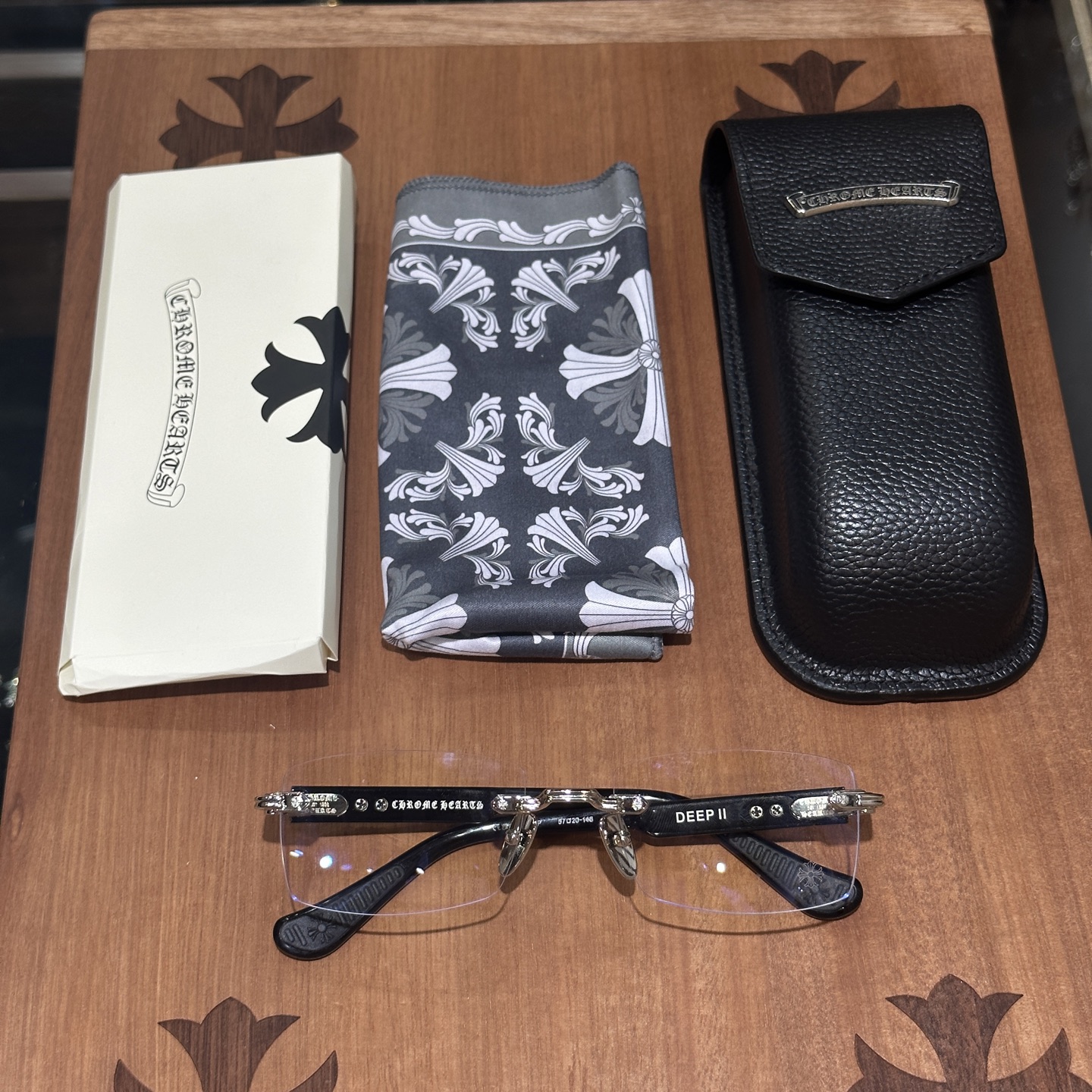 CH Rimless Glasses Model: DEEP IIMaterial: 925 SilverSize: 57cm x 20-146cmThe Hermes of eyewear