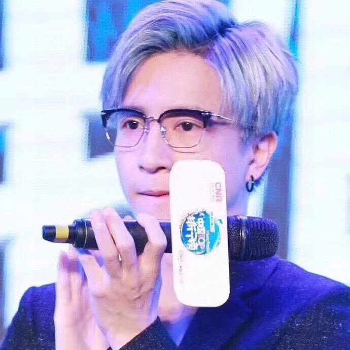 Chrome Hearts Black Gold Xue Zhiqian's Style GlassesAuthentic frames costing over 10,000 RMB are directly disassembled and developed from scratch; agent prices have been comprehensively reduced.Classics never go out of style. The Sluntradiction f