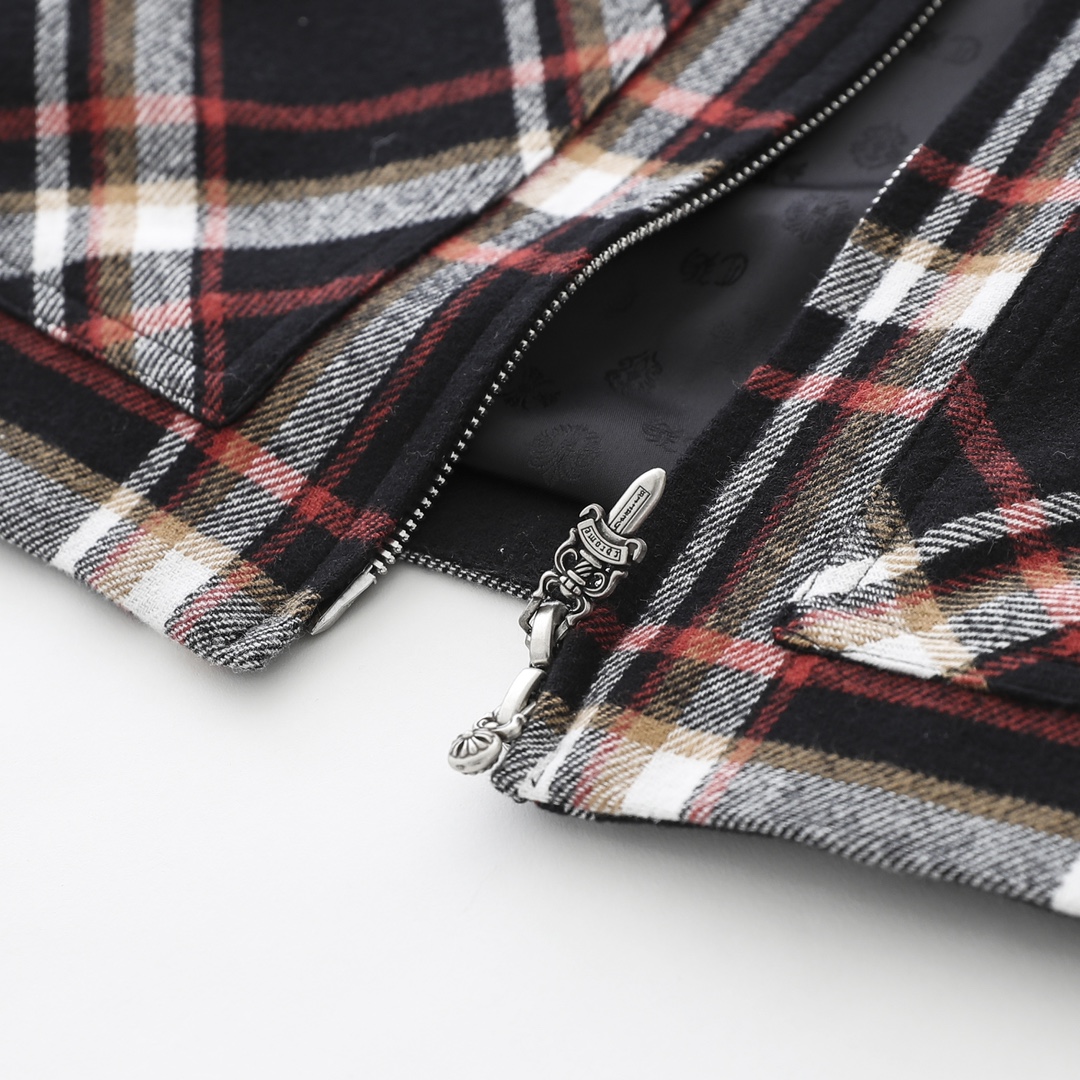 CH New style plaid shirt with lamb's wool collar. Two colors and all sizes available. Made with 11-count double-ply 240g cotton yarn (260g after washing). Laser infrared positioning. Hand-cut for perfect alignment. (Custom-woven black jacquard lining