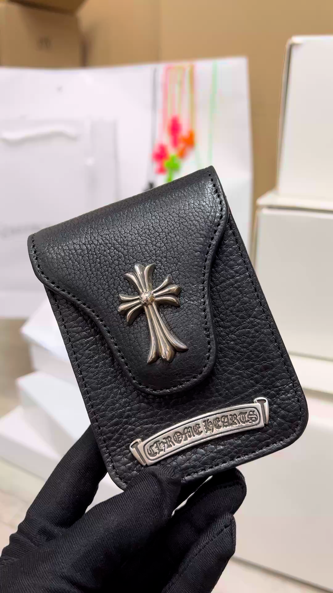 CH-shaped cigarette case