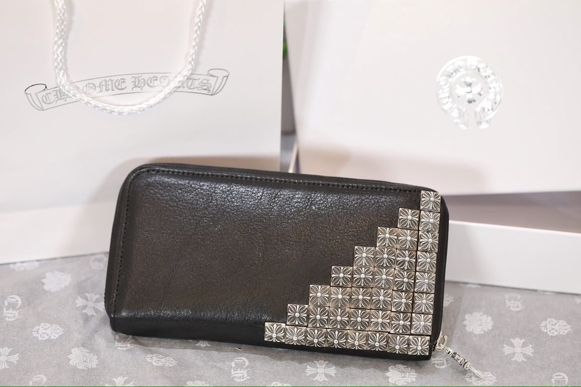 CH 36-inch long zipper wallet