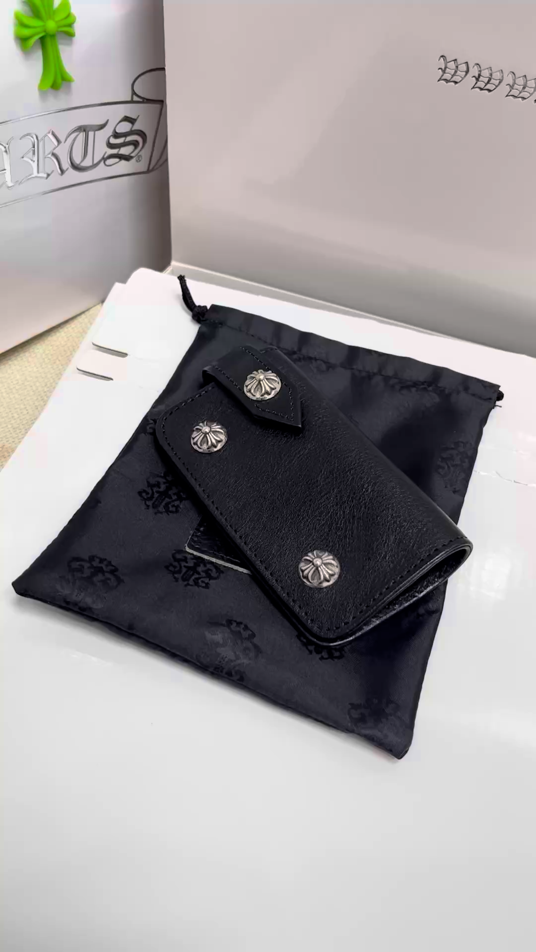 CH-round-nail cowhide key case