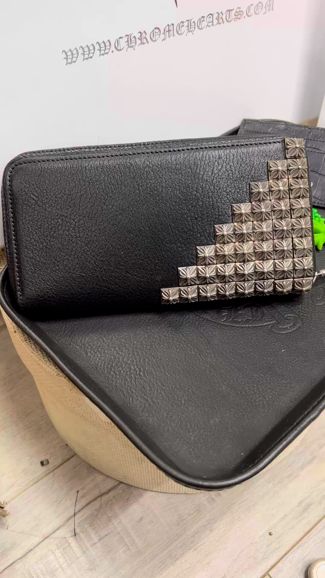 CH 36-inch long zipper wallet