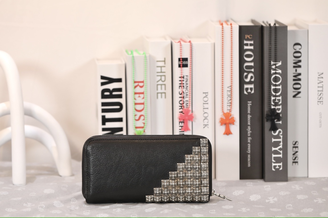 CH 36-inch long zipper wallet