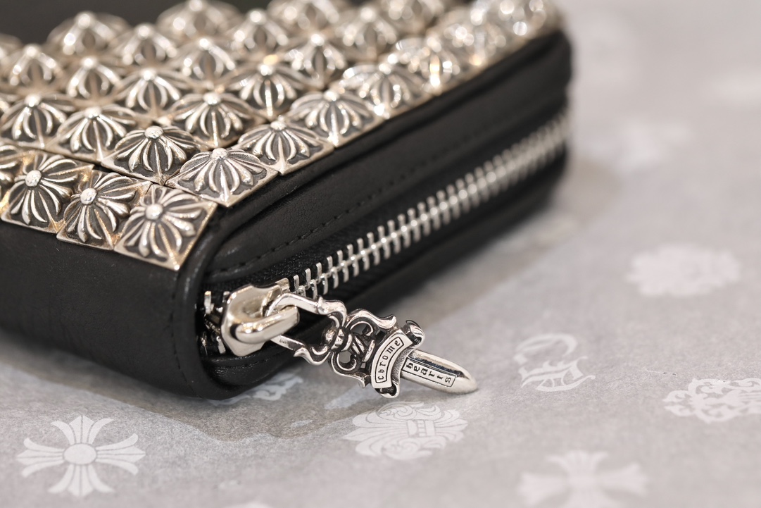 CH 36-inch long zipper wallet