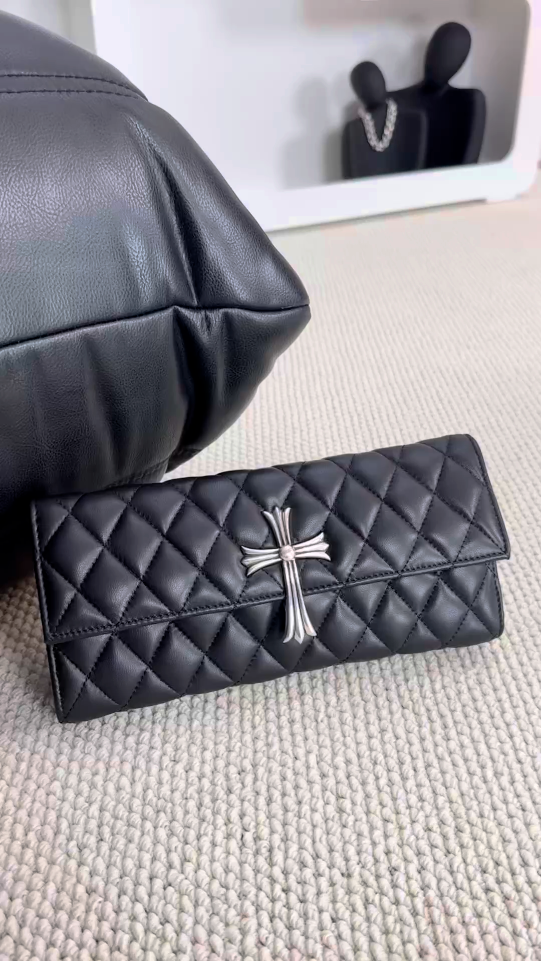 Cross-shaped evening clutch