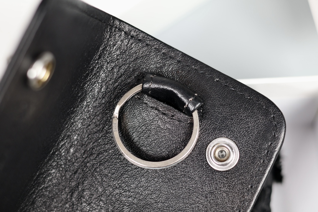 CH-round-nail cowhide key case