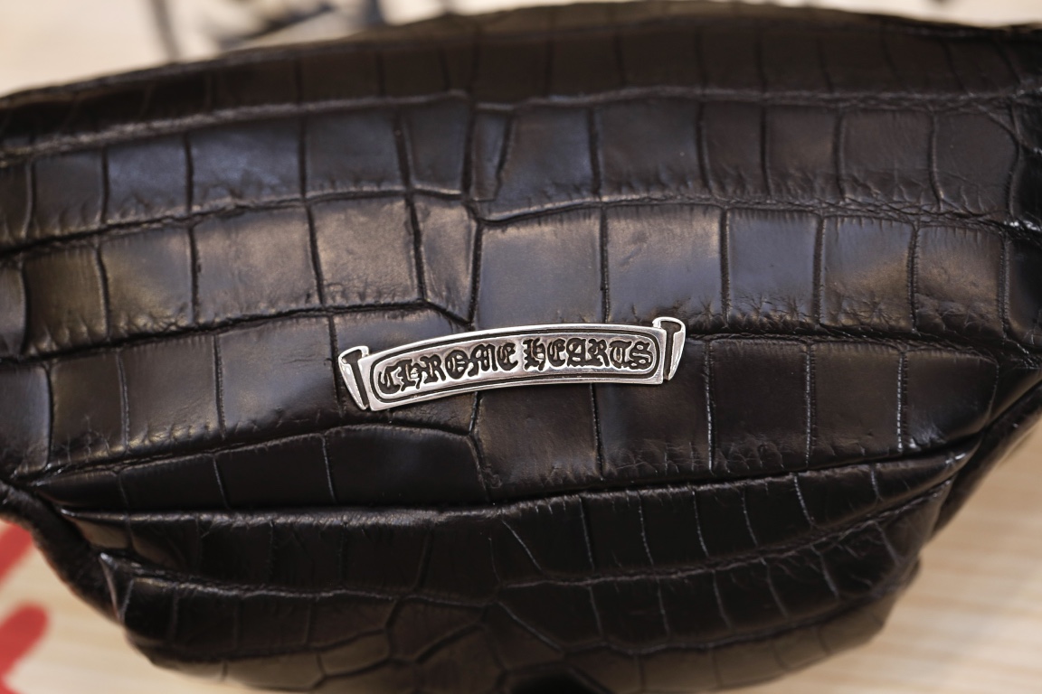 CH SHIPPING XL Fanny Pack Crossbody Bag ♞ From fashion bloggers on the streets of Fashion Week to popular idols in celebrity street style photos, everyone is using fanny packs!