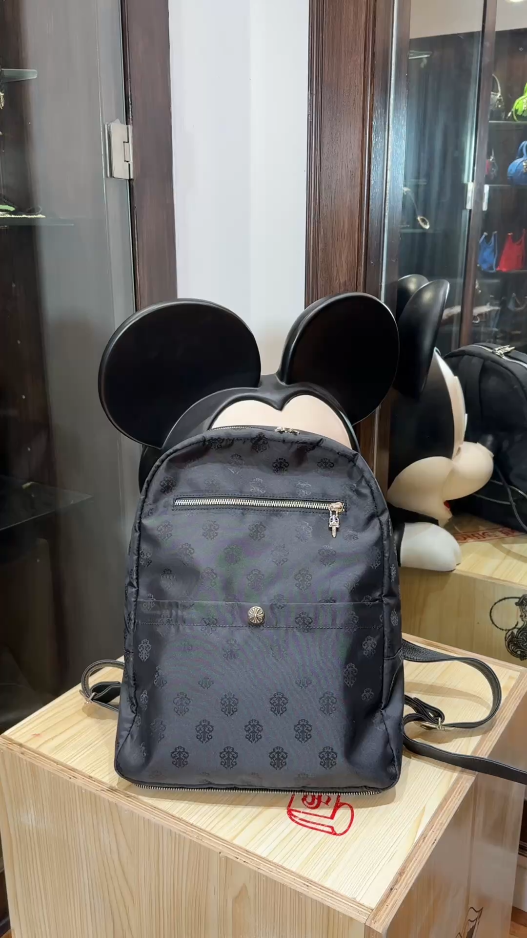 CH｜Cloth & Glamour ✩ The simplest backpack. Fans call it the most affordable backpack, so it's basically sold out in stores. Don't bother looking. Even in Japanese stores, you're lucky to get your hands on one