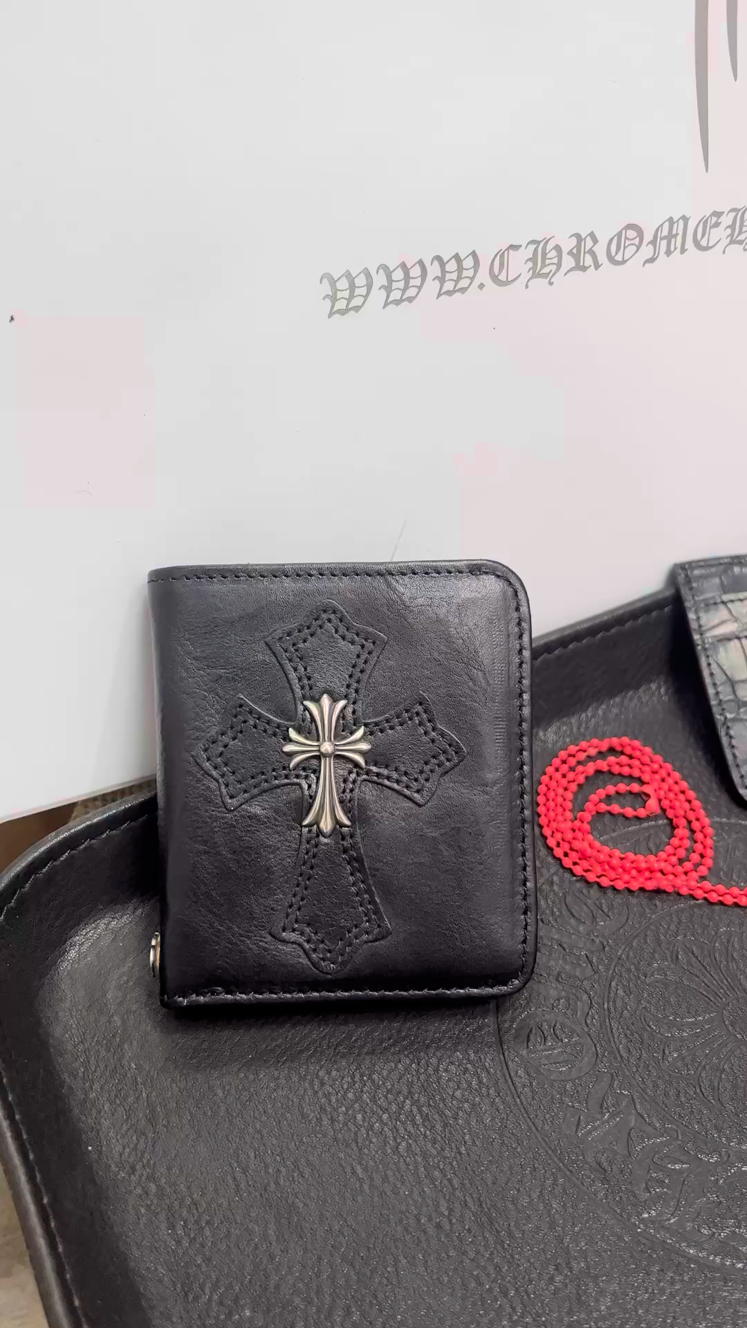 CH Cross-shaped small wallet