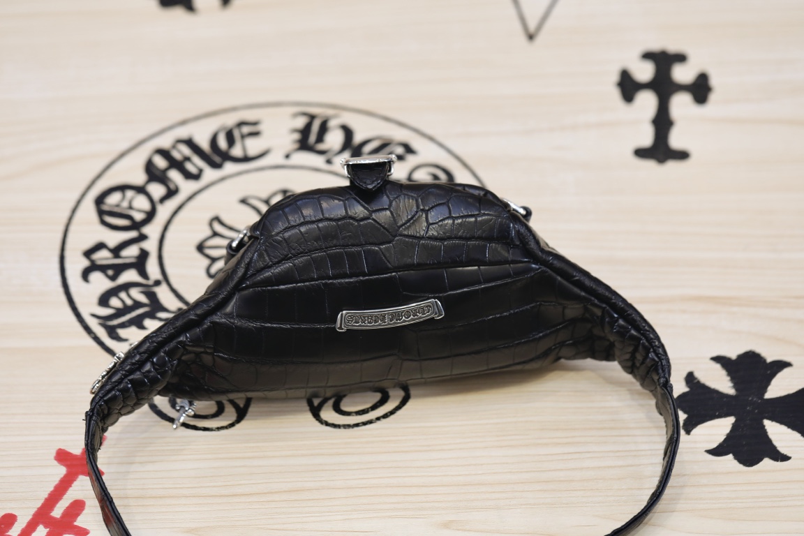 CH SHIPPING XL Fanny Pack Crossbody Bag ♞ From fashion bloggers on the streets of Fashion Week to popular idols in celebrity street style photos, everyone is using fanny packs!