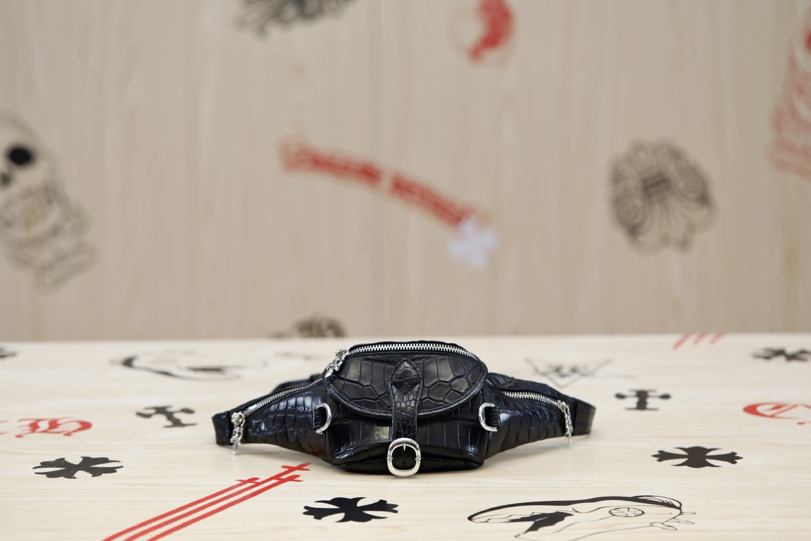 CH SHIPPING XL Fanny Pack Crossbody Bag ♞ From fashion bloggers on the streets of Fashion Week to popular idols in celebrity street style photos, everyone is using fanny packs!