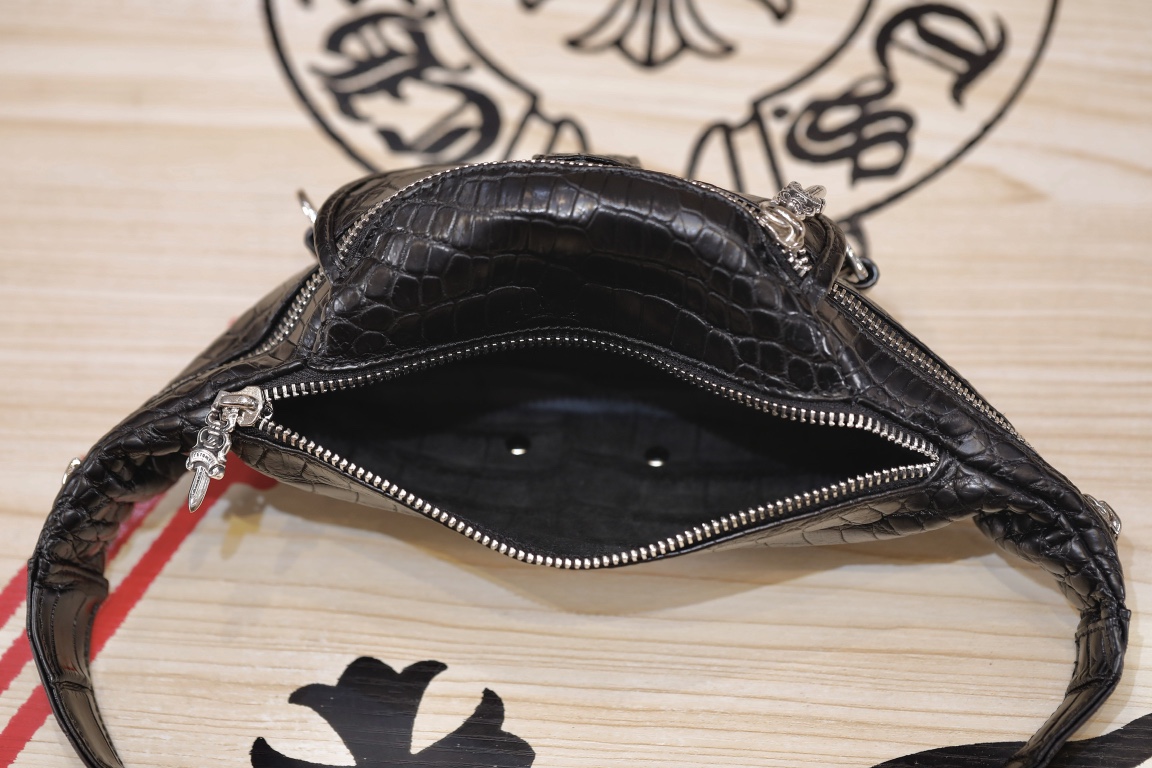 CH SHIPPING XL Fanny Pack Crossbody Bag ♞ From fashion bloggers on the streets of Fashion Week to popular idols in celebrity street style photos, everyone is using fanny packs!