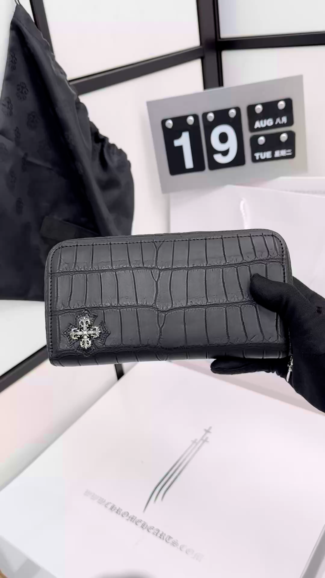 CH Cross-shaped zipper crocodile wallet
