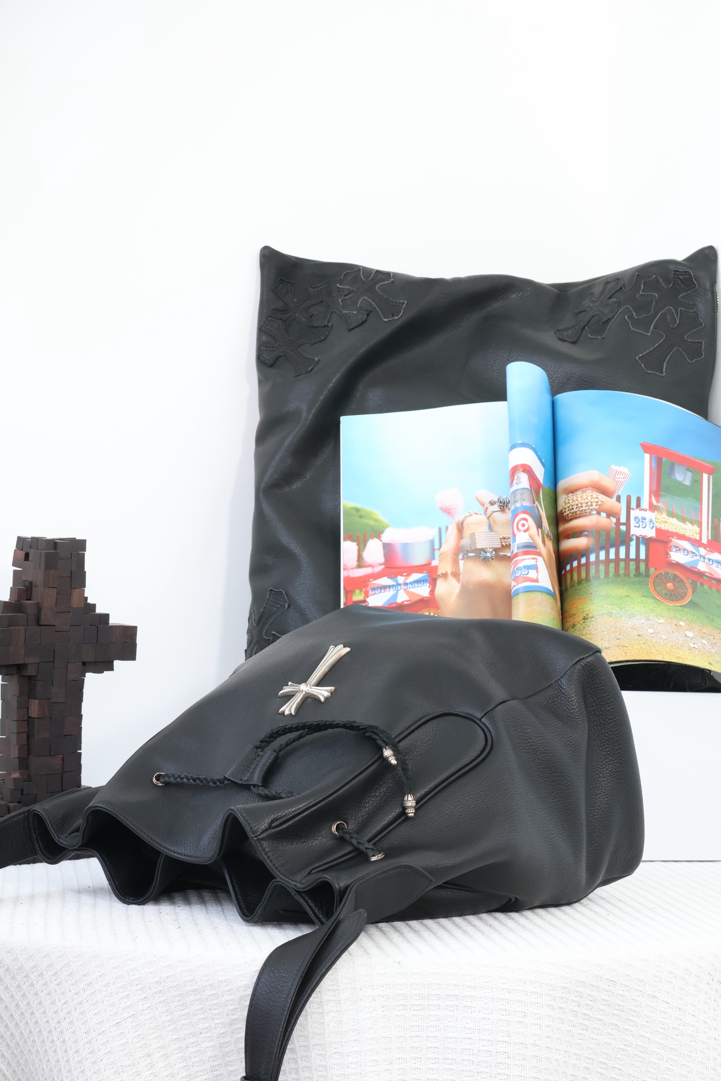 CH Cross Lazy American Style Drawstring Bucket Bag