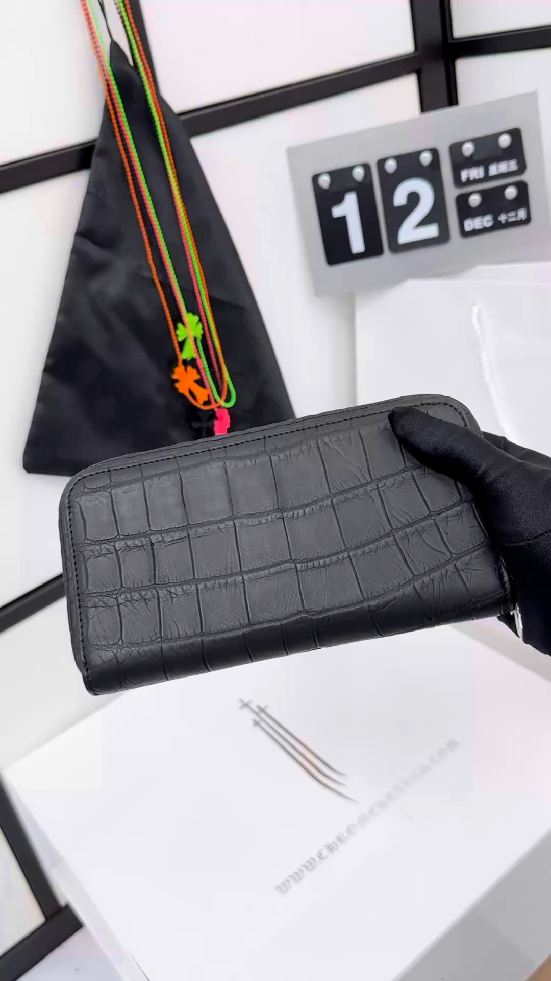 CH Long-style zipper wallet, crocodile money clip