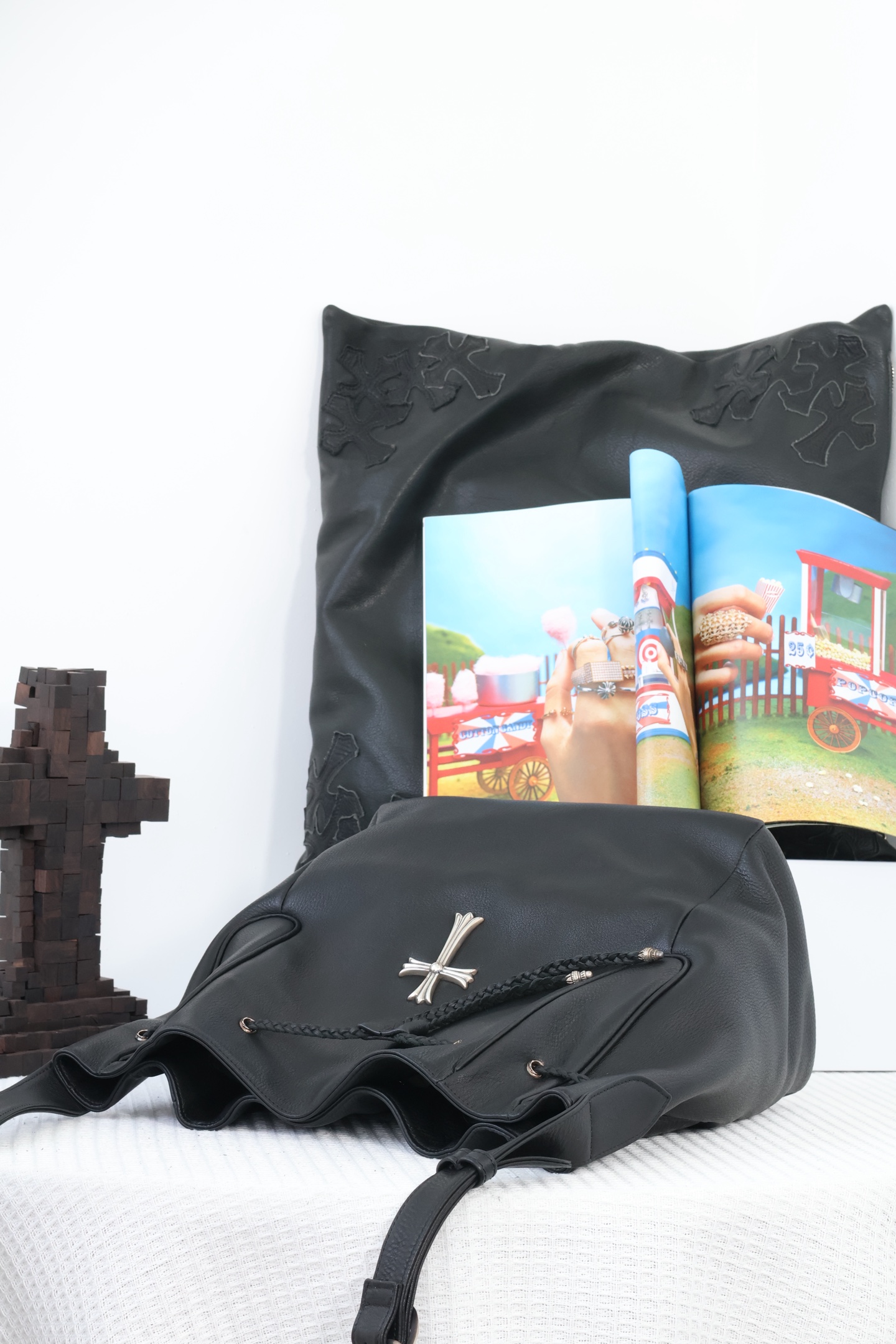 CH Cross Lazy American Style Drawstring Bucket Bag