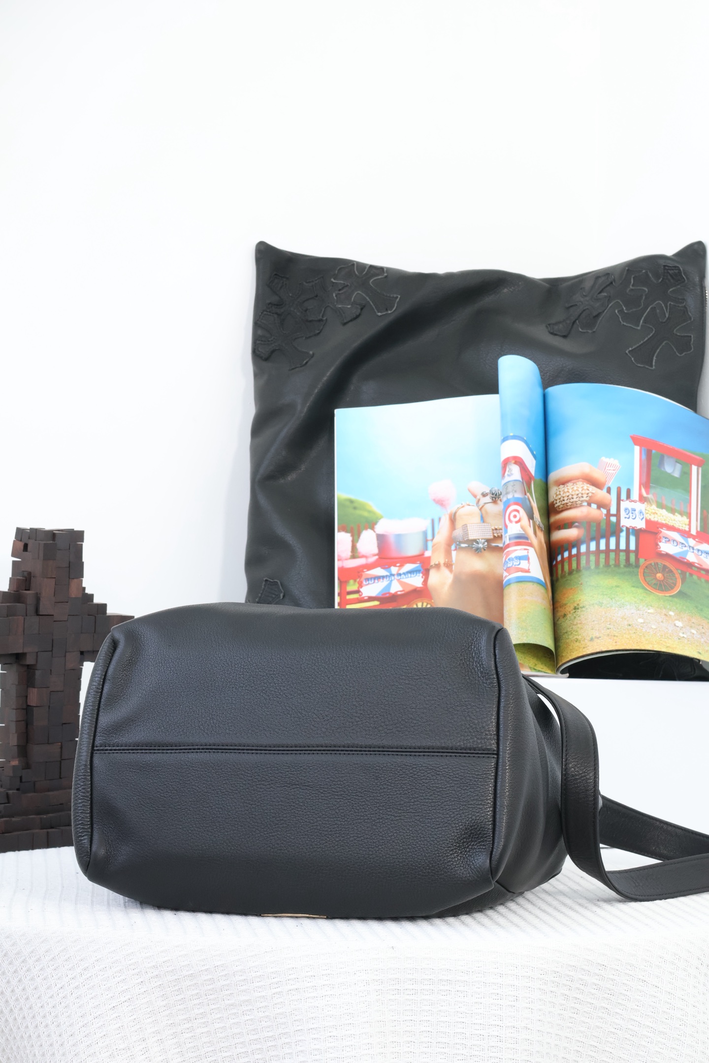 CH Cross Lazy American Style Drawstring Bucket Bag