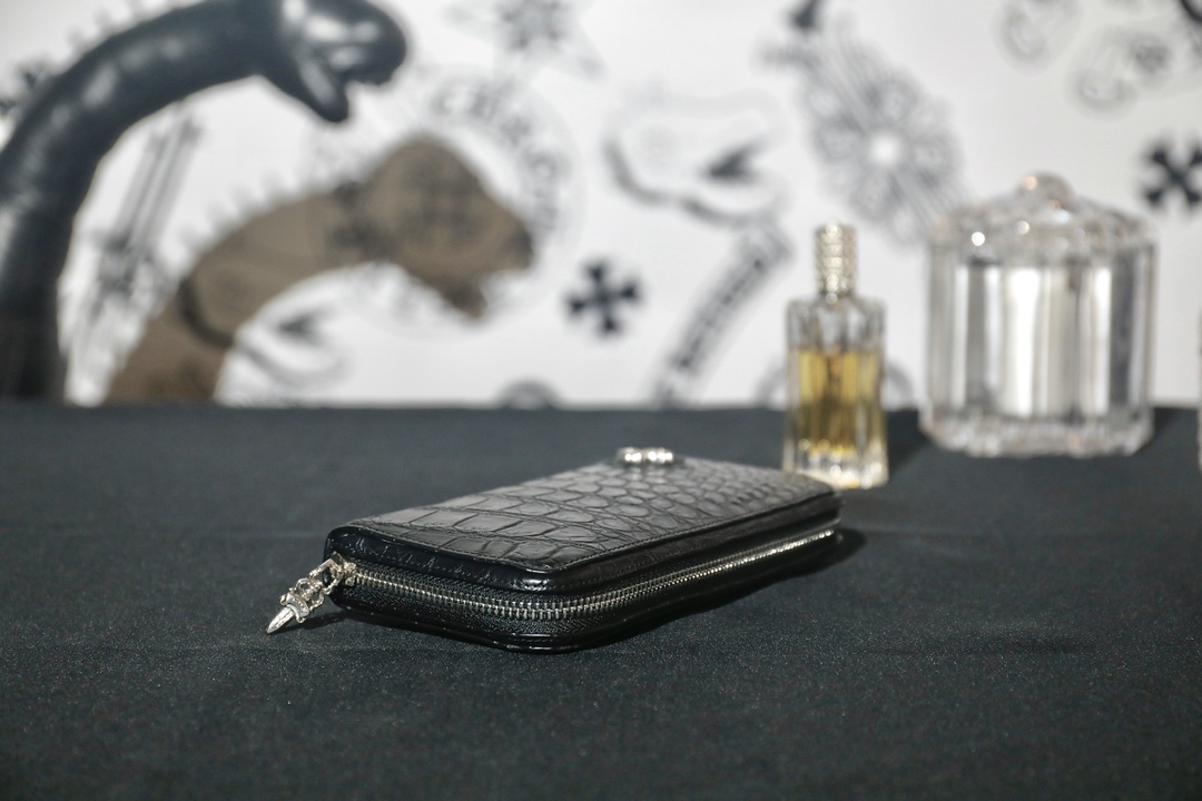 CH Cross-shaped zipper crocodile wallet