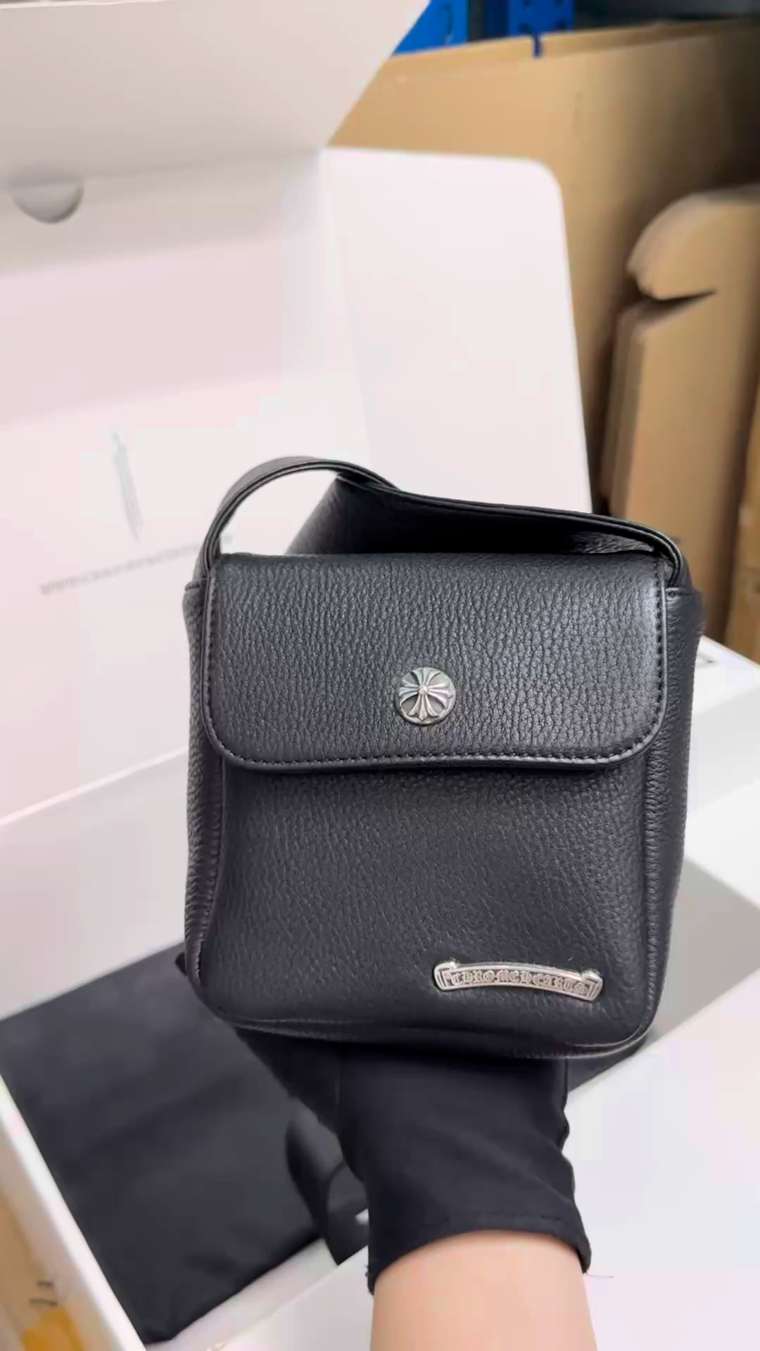 CH｜Hot Pot Crossbody Bag