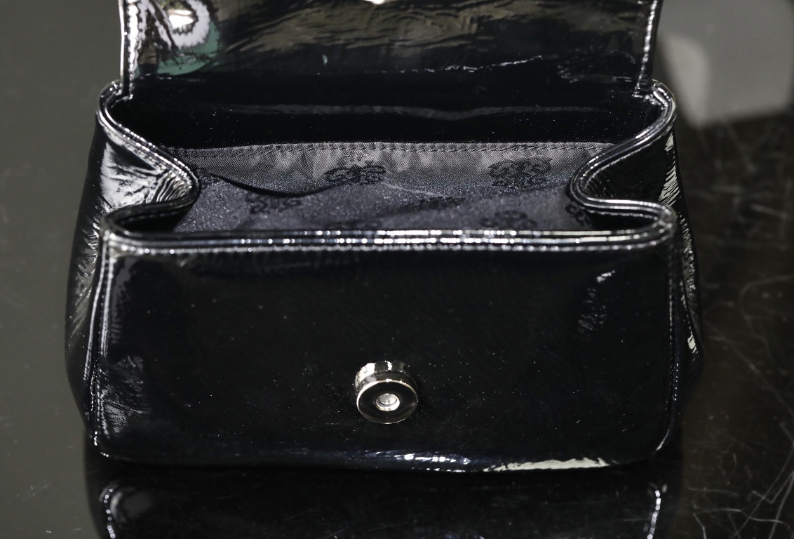 CH｜Philanthus Pihanna Limited Edition Black Shoulder/Handbag ✩ Dimensions: 18.5 x 6 x 14.5 Wrist Height: 6.5