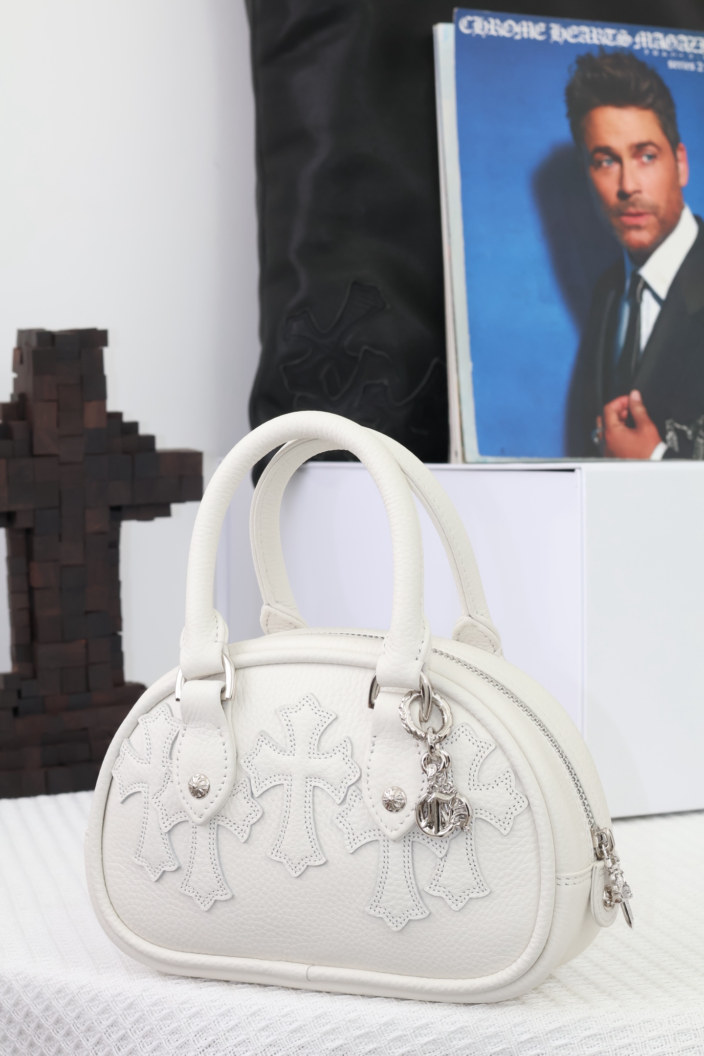 CH｜gym bag, white bowling bag