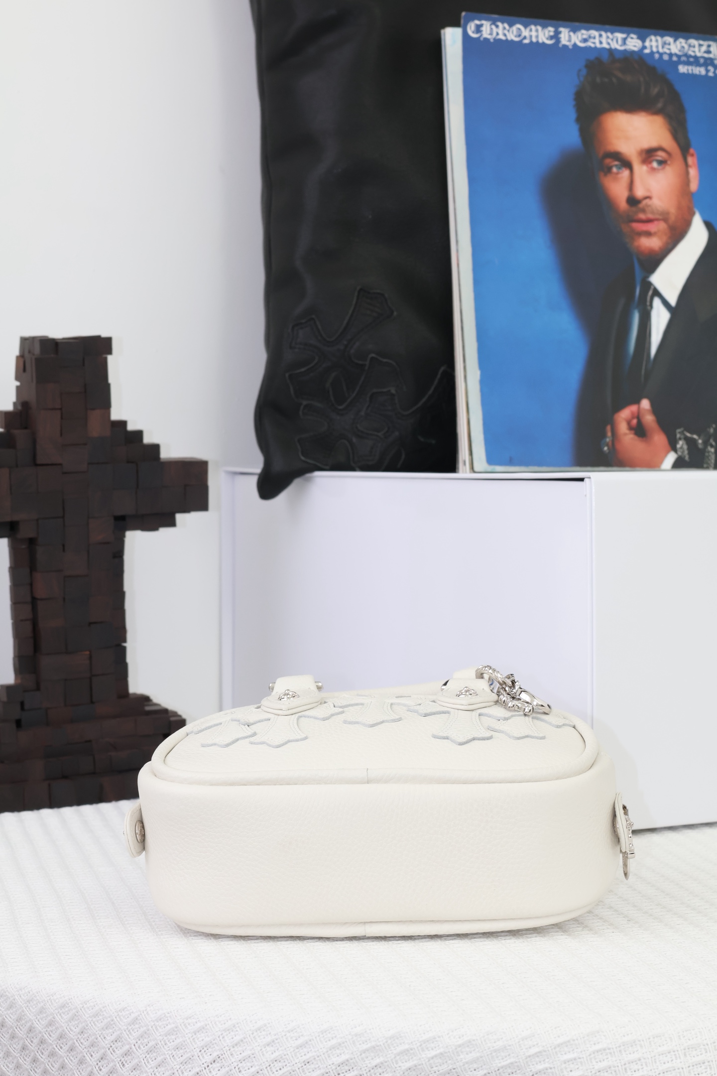 CH｜gym bag, white bowling bag