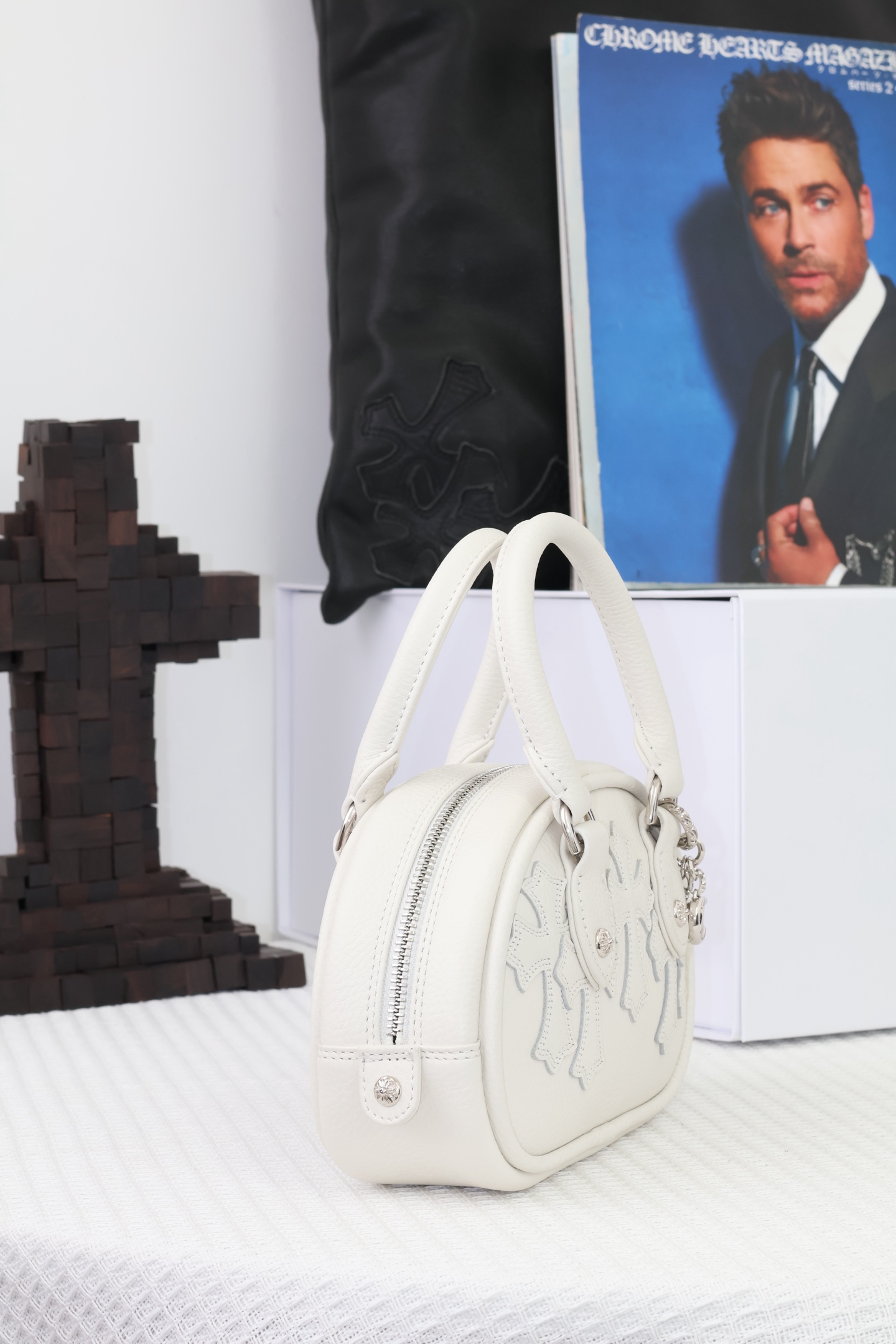 CH｜gym bag, white bowling bag