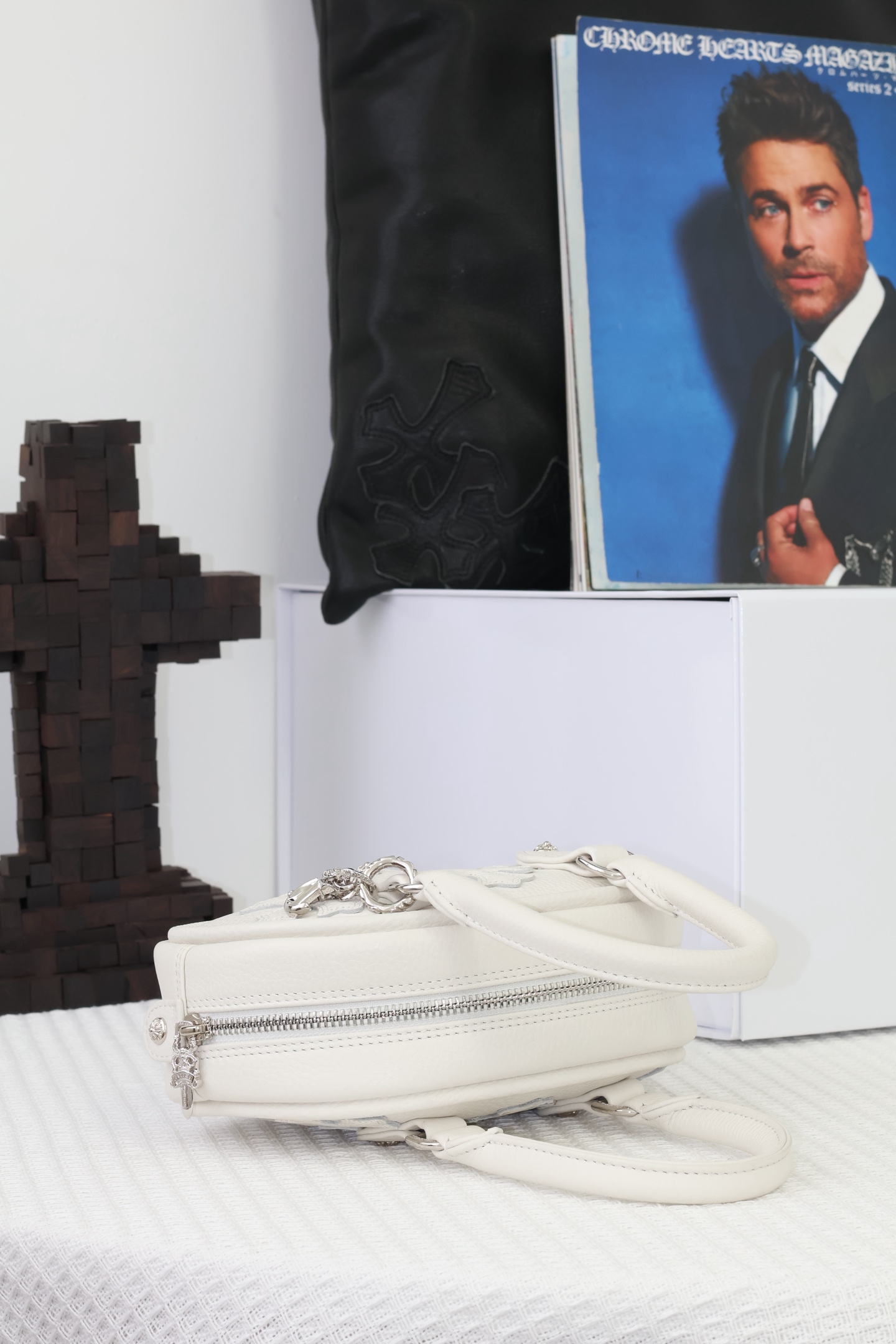 CH｜gym bag, white bowling bag