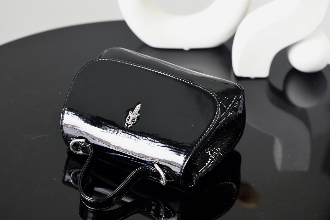 CH｜Philanthus Pihanna Limited Edition Black Shoulder/Handbag ✩ Dimensions: 18.5 x 6 x 14.5 Wrist Height: 6.5