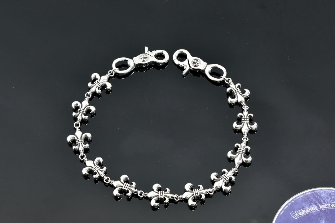 CH | Double Hook and Clasp, Big Scout Emblem, 11 Beads