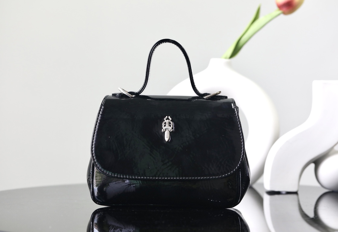 CH｜Philanthus Pihanna Limited Edition Black Shoulder/Handbag ✩ Dimensions: 18.5 x 6 x 14.5 Wrist Height: 6.5