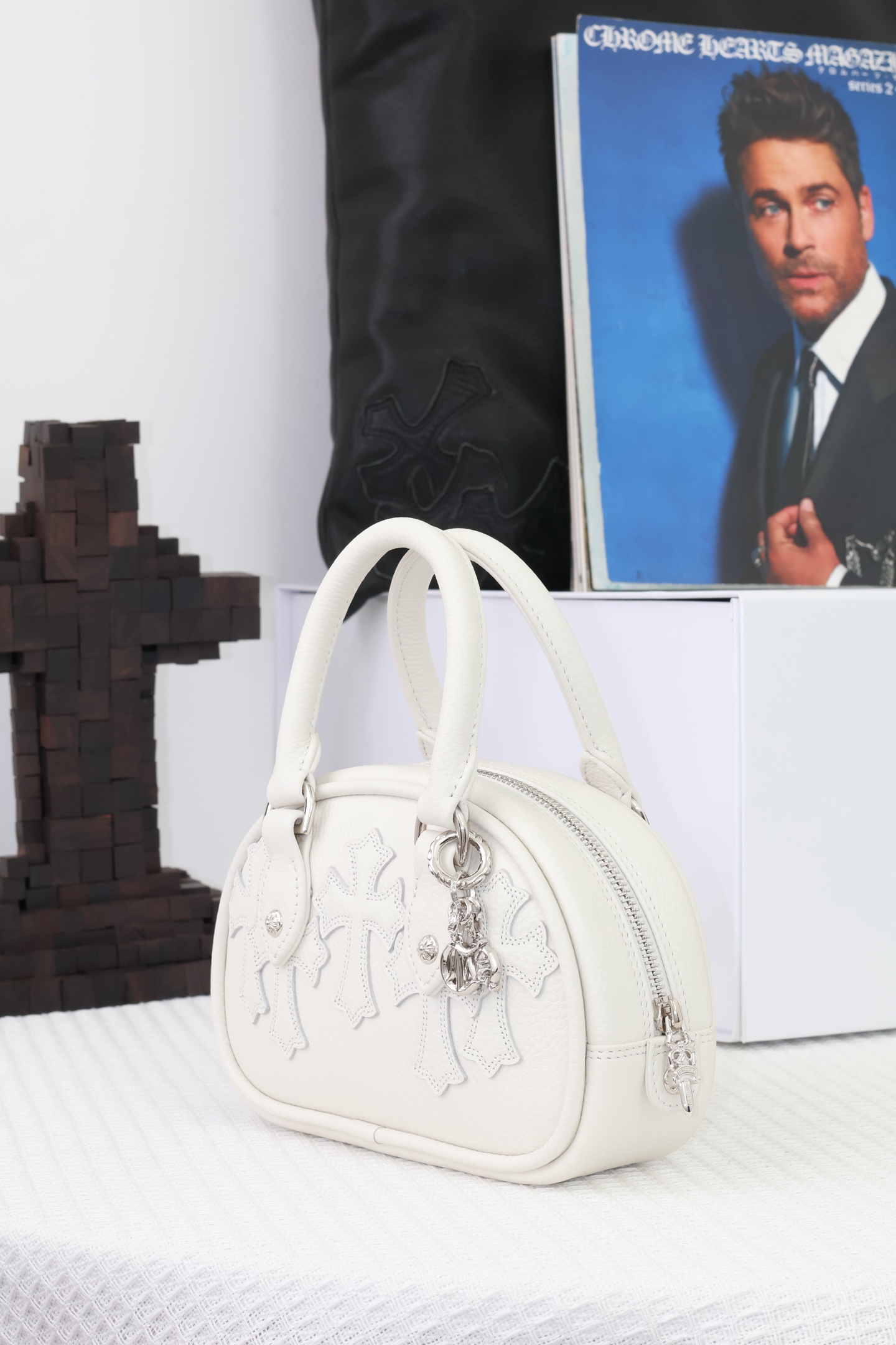 CH｜gym bag, white bowling bag