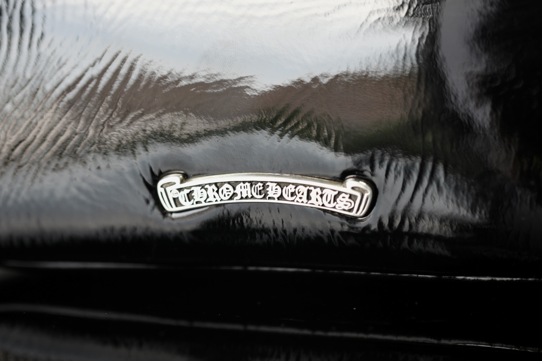 CH｜Philanthus Pihanna Limited Edition Black Shoulder/Handbag ✩ Dimensions: 18.5 x 6 x 14.5 Wrist Height: 6.5