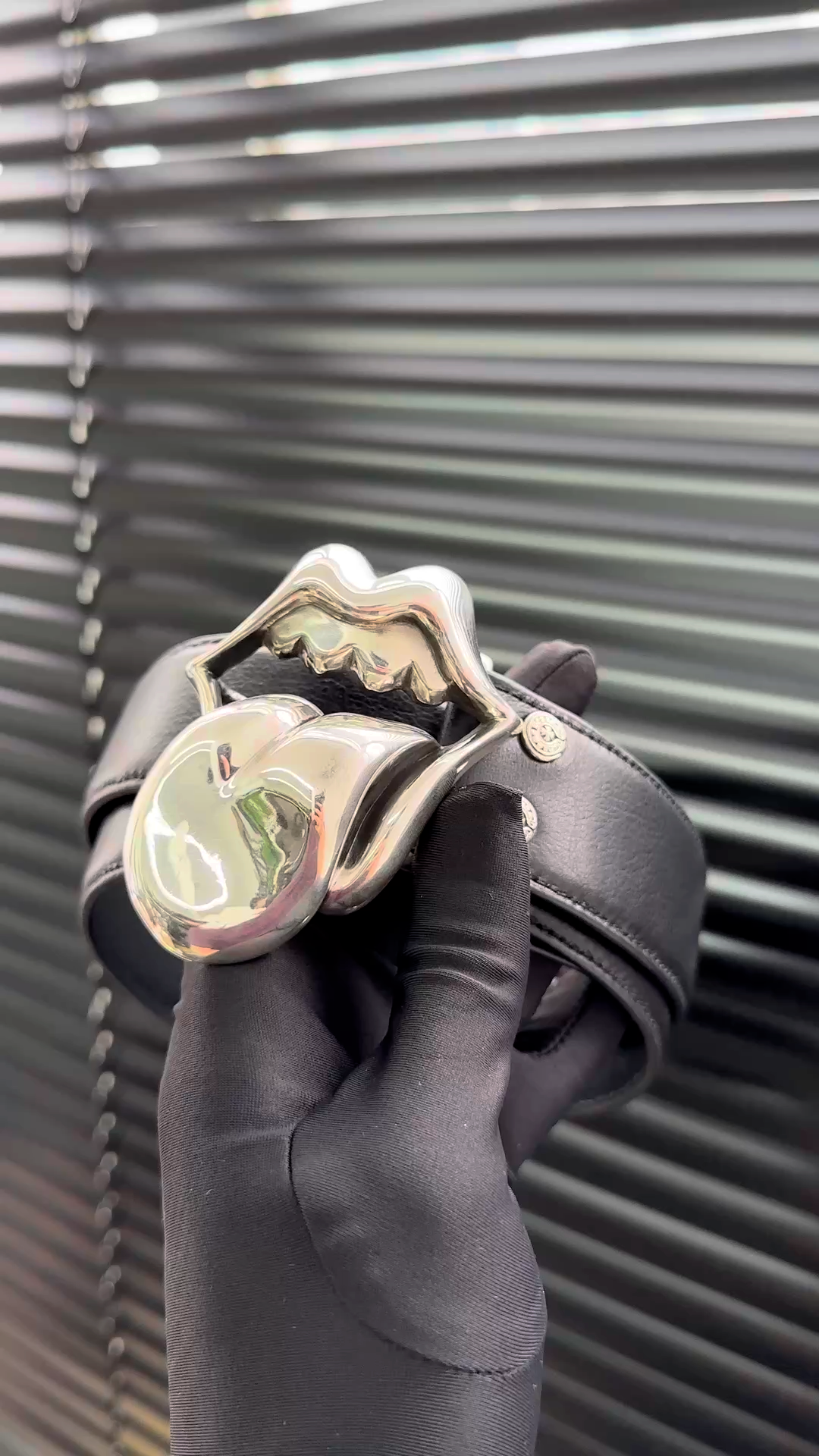 CH｜LIP & TOUGUE BUCKLE