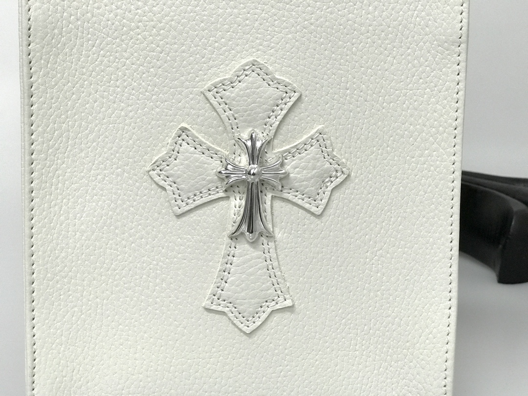 CH｜White Square Crossbody Bag