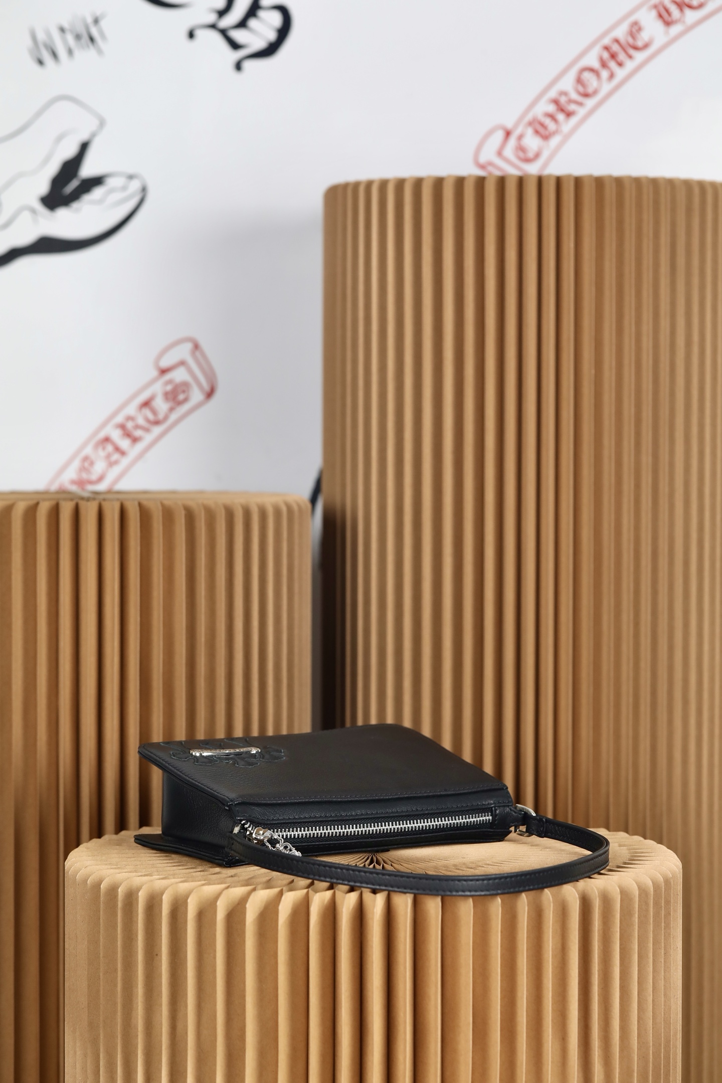 CH｜THIAN BLUE Black Underarm Bag