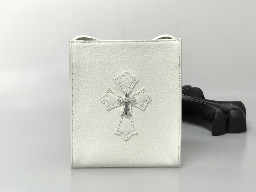 CH｜White Square Crossbody Bag