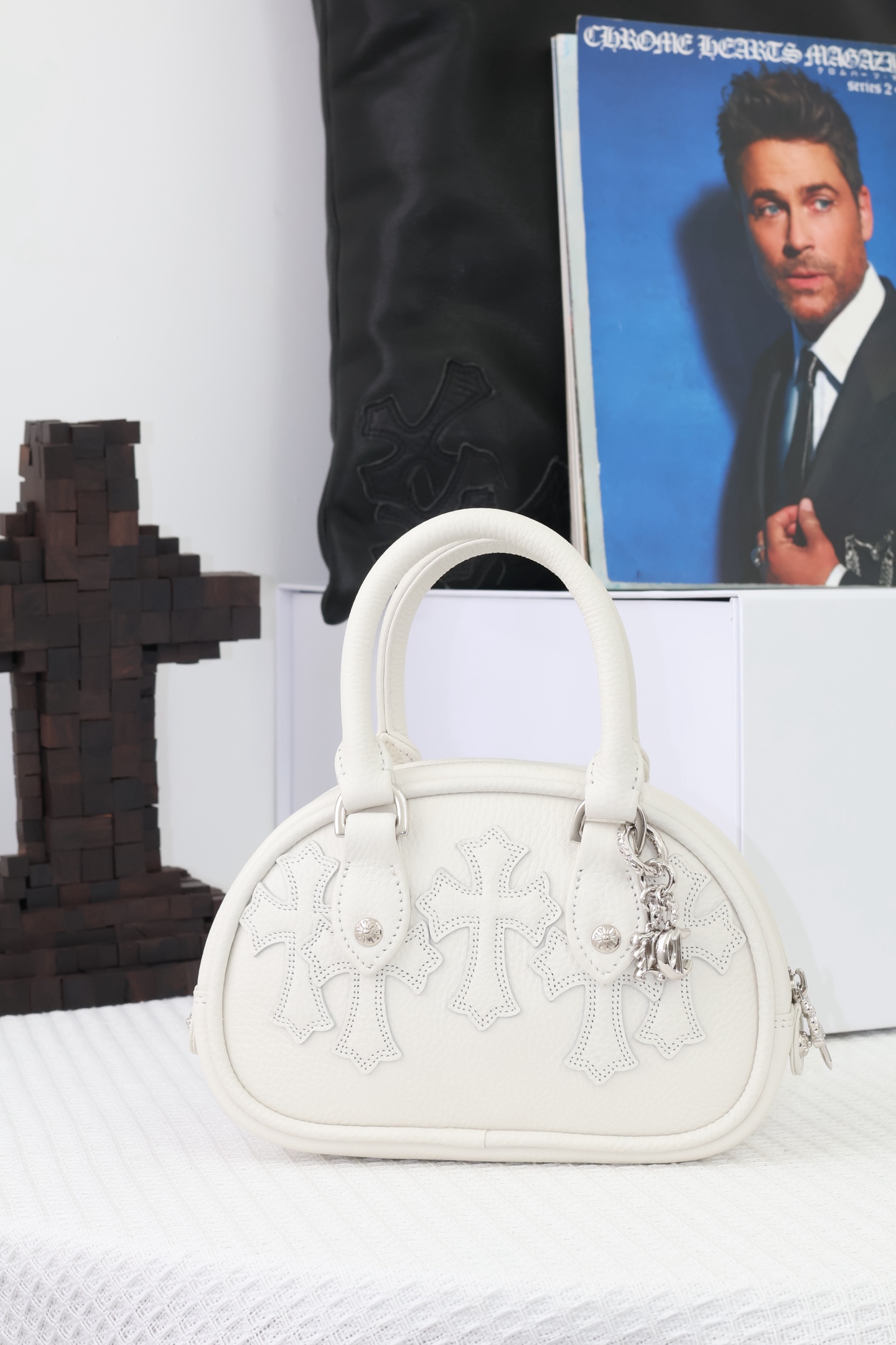 CH｜gym bag, white bowling bag