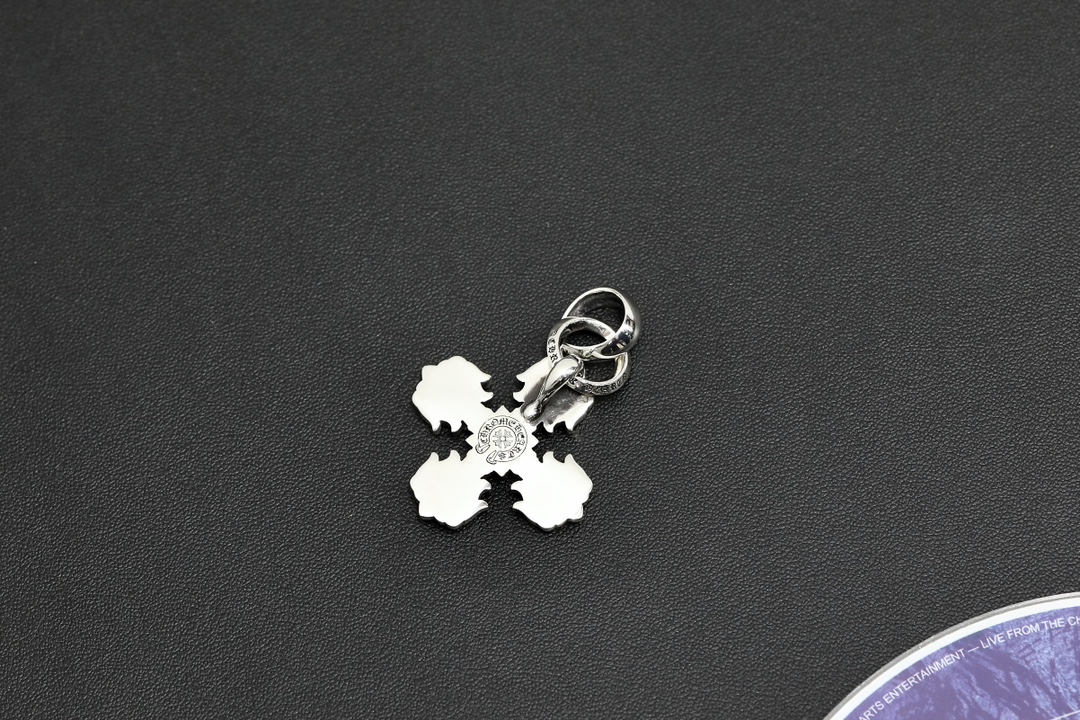 CH Square Cross Flower Pendant [Weight approx. 17.7g]