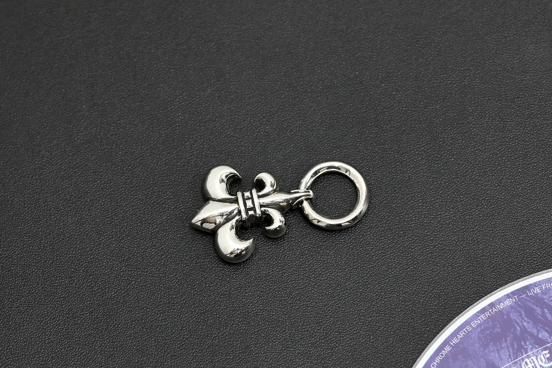 CH Large Ring Scout Flower Pendant [Weight approx. 24.8g]