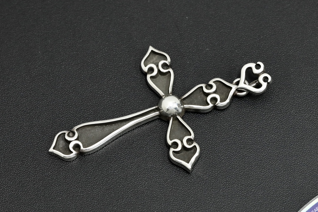 CH Heart Cross Pendant [Weight approx. 34.2g]
