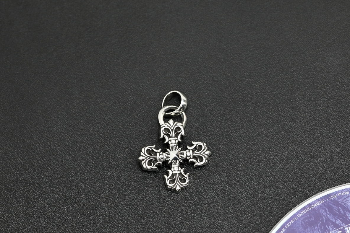 CH Square Cross Flower Pendant [Weight approx. 17.7g]