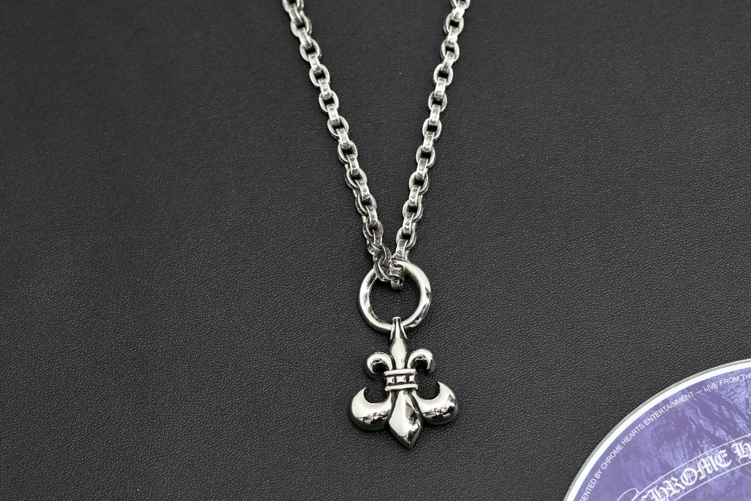 CH Large Ring Scout Flower Pendant [Weight approx. 24.8g]