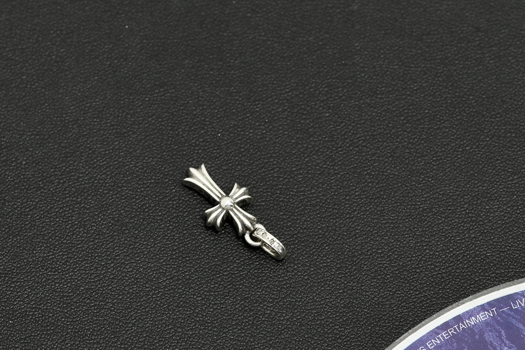CH mini cross single-sided diamond pendant [Weight approx. 2.2g]