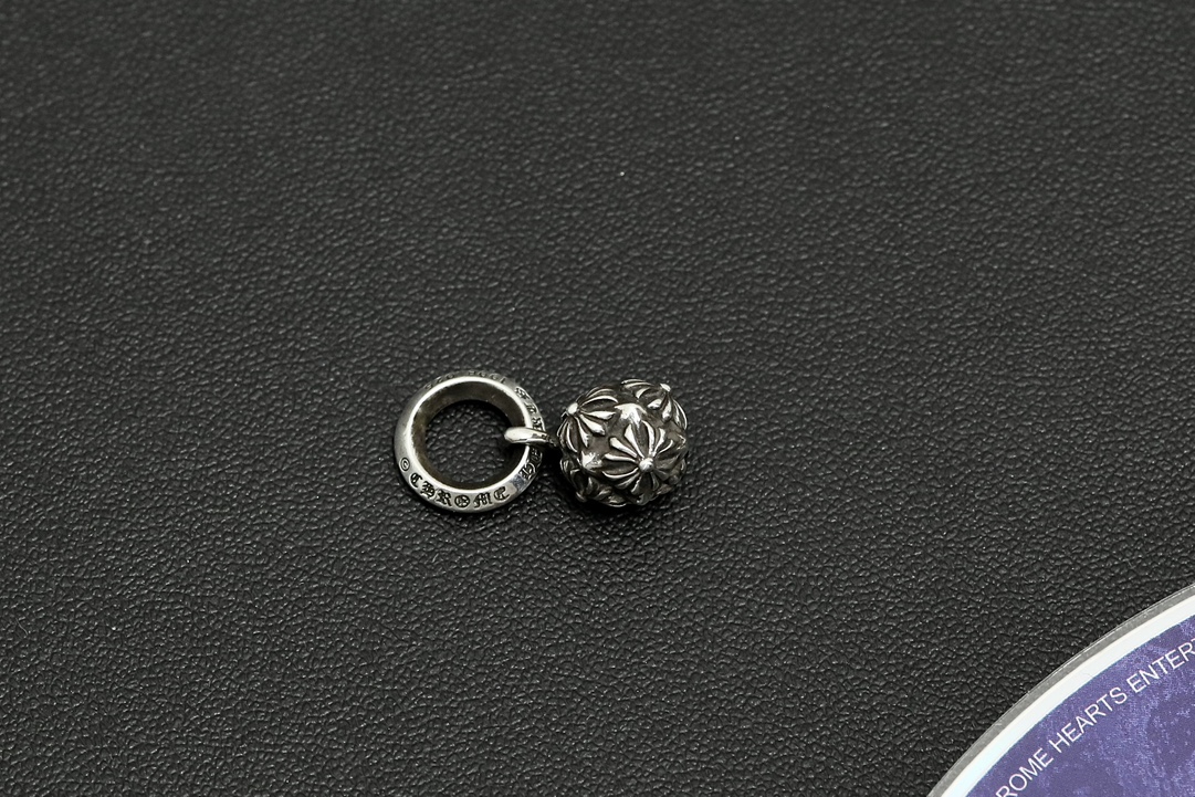 CH Pyramid Plus Ball Cross Pendant [Weight approx. 4.7g]